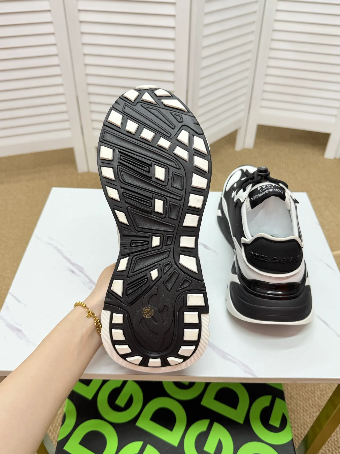 Men's clothing and shoes 260. The latest sports and casual shoes for couples (DG) are fashionable and versatile, and can add luster to various looks. Create an exquisite design with unique dynamic vitality and modern atmosphere, showing modern elegance. Size: 35-46 (custom-made sizes 45 and 46 are non-refundable) Se